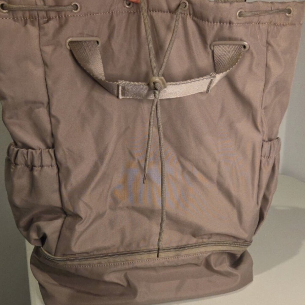 BEYOND YOGA Convertible Backpack Gym Bag Tote BIRCH (Taupe) - Picture 2 of 8
